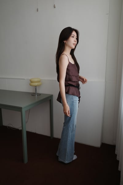 貼腿合身淺喇叭牛仔褲4