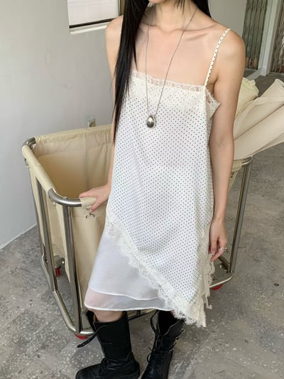 hot!! 波點拼接蕾絲斜切短洋8