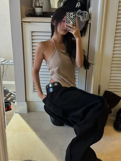 『辣妹必入』繞脖側排扣雕花背心2