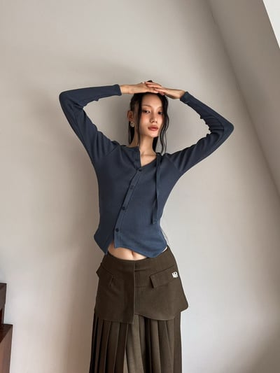 『special 斜切不對稱扣坑條設計上衣7