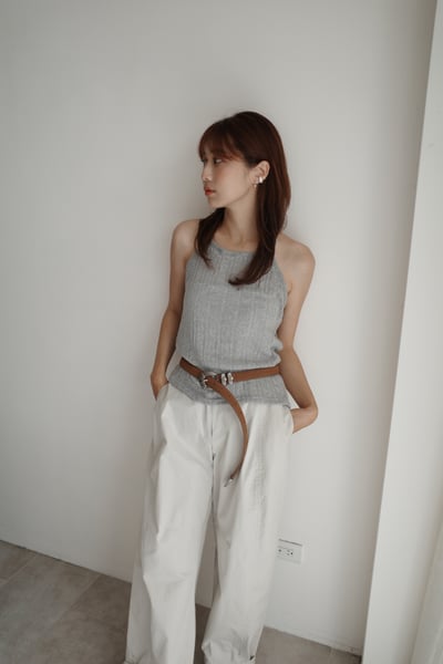 『辣妹必入』繞脖側排扣雕花背心7