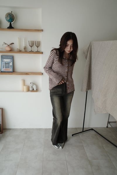 / 腿長神器／深刷色顯瘦彈性喇叭牛仔褲1