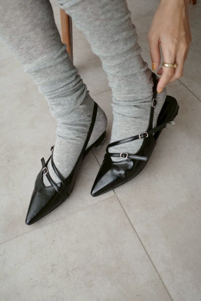 時髦線條平底尖頭鞋2