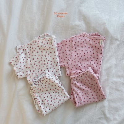 壓紋小花上衣+6分褲套裝(2color)3