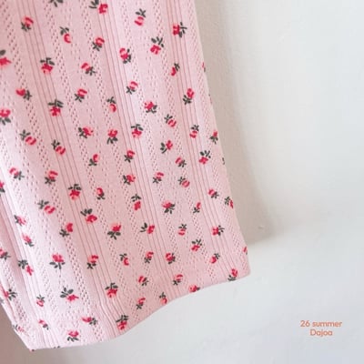 壓紋小花上衣+6分褲套裝(2color)2