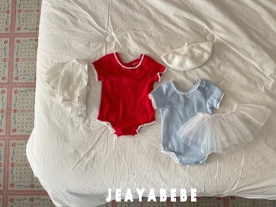 小刺繡蕾絲滾邊後交叉包屁衣7