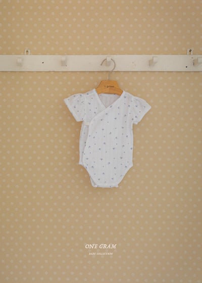 蕾絲滾邊澎袖小花側開扣包屁衣*現貨6m10