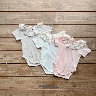 蕾絲領小刺繡壓紋包屁衣4