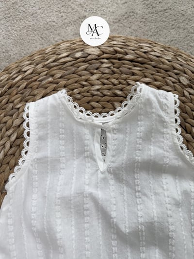 刺繡小雛菊蕾絲壓紋包屁衣+頭巾set16