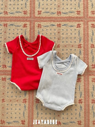 小刺繡蕾絲滾邊後交叉包屁衣2