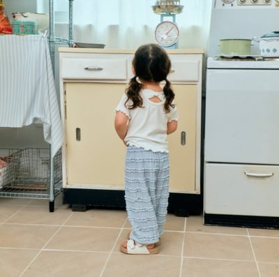 木耳捲邊愛心刺繡糖果上衣(2color)5