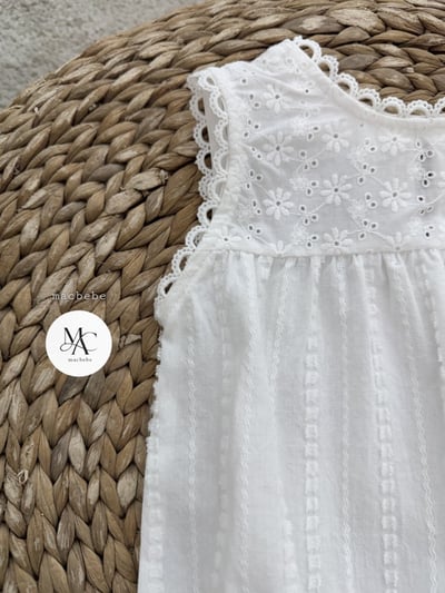 刺繡小雛菊蕾絲壓紋包屁衣+頭巾set17