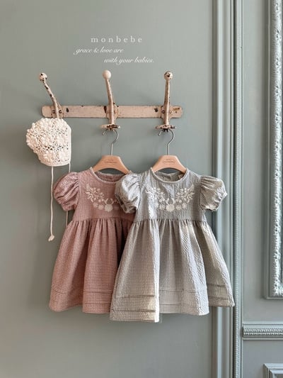 刺繡花朵澎袖格紋包屁衣/洋裝(2color)16