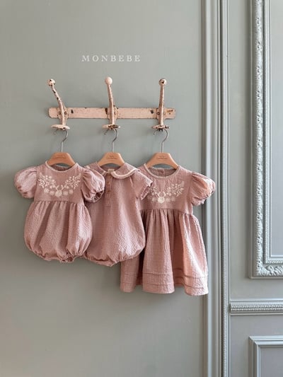 刺繡花朵澎袖格紋包屁衣/洋裝(2color)11