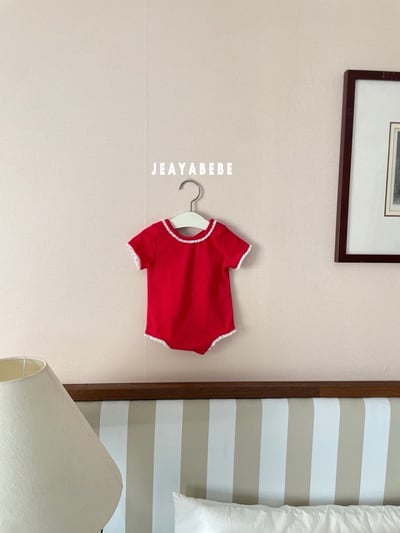 小刺繡蕾絲滾邊後交叉包屁衣3