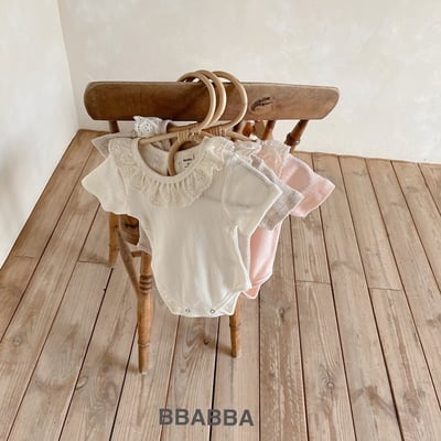 蕾絲領小刺繡壓紋包屁衣8