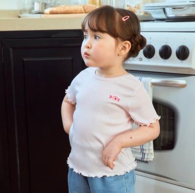 木耳捲邊愛心刺繡糖果上衣(2color)2