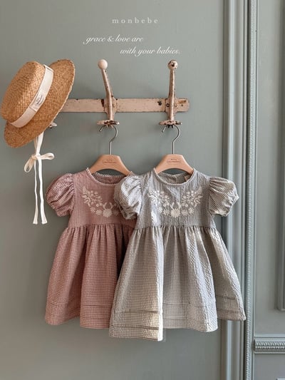 刺繡花朵澎袖格紋包屁衣/洋裝(2color)21