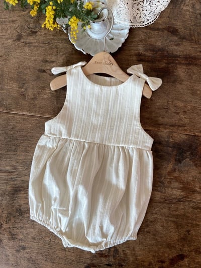 立體蝴蝶結蕾絲紋理包屁衣*現貨米S1