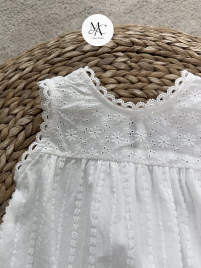 刺繡小雛菊蕾絲壓紋包屁衣+頭巾set15