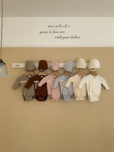 小刺繡側綁帶新生兒服/鈕扣帽1