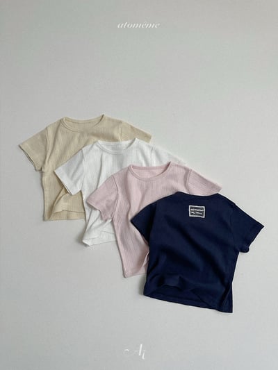 小刺繡壓紋上衣1