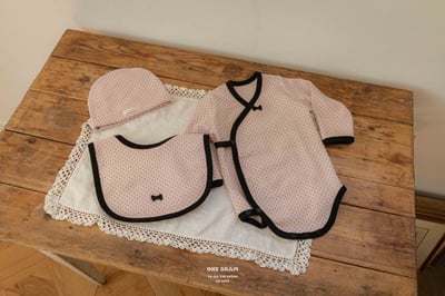 蝴蝶結點點側開扣新生兒服*現貨粉5