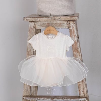 小刺繡木耳捲邊拼接包屁紗裙(2color)9