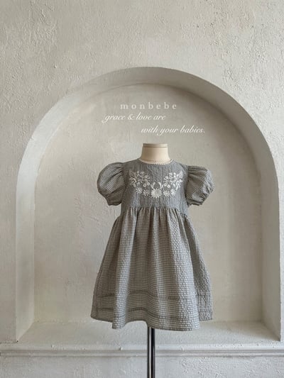 刺繡花朵澎袖格紋包屁衣/洋裝(2color)22