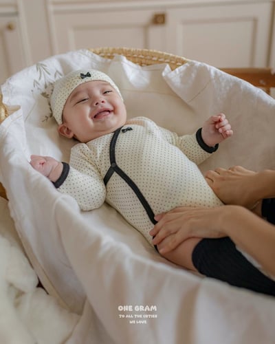 蝴蝶結點點側開扣新生兒服*現貨粉3