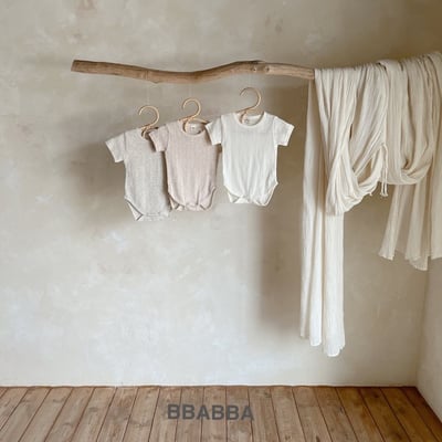 小刺繡壓紋包屁衣3