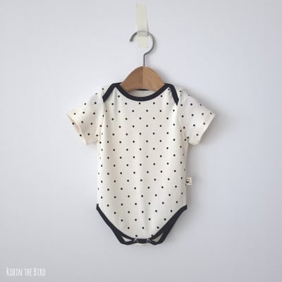 撞色點點包屁衣4