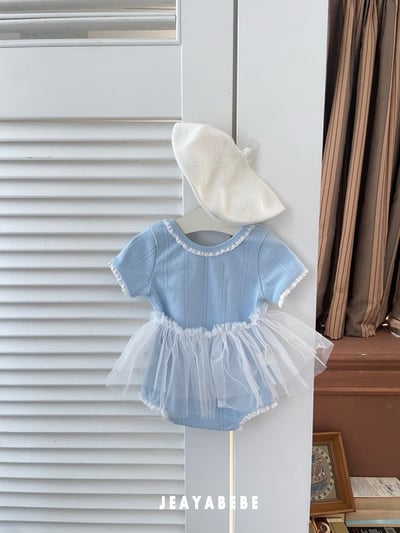 小刺繡蕾絲滾邊後交叉包屁衣5