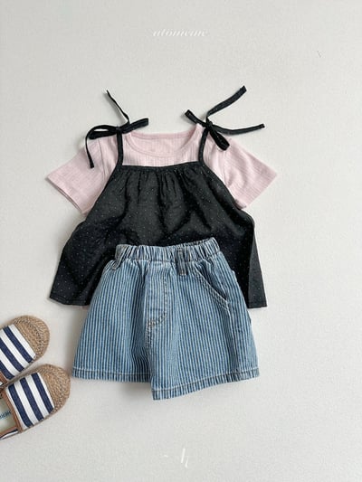 小刺繡壓紋上衣15
