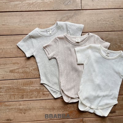 小刺繡壓紋包屁衣7