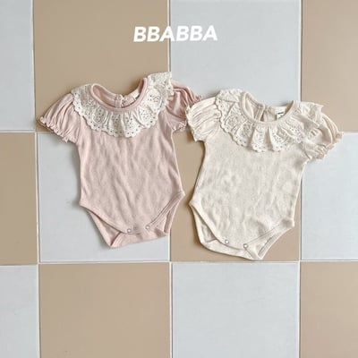 蕾絲領愛心刺繡包屁衣4