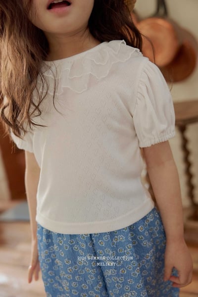 愛心刺繡蕾絲領澎袖上衣(2color)15