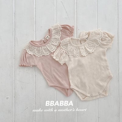 蕾絲領愛心刺繡包屁衣1