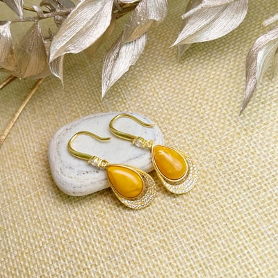 辟邪去災/招財納福-《奢華風鑽鑲黃蜜蠟耳環》5