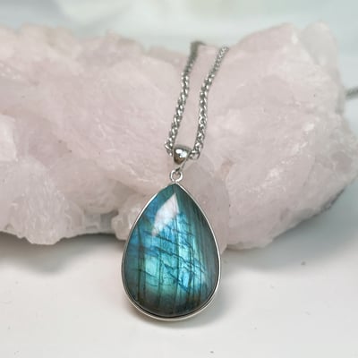 穩定磁場/守護的力量-《高檔水滴藍韻光拉長石項鍊》2