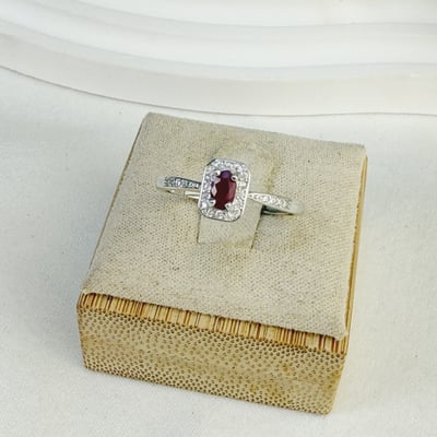 自信魅力/創造幸福-《無燒紅寶方臺戒指》4