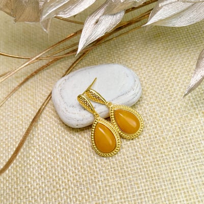 辟邪去災/招財納福-《水滴黃蜜蠟包鑲耳環》4