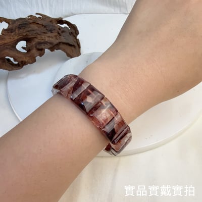 療癒能量/擋煞招財-《透料閃片牛血紅膠花手排》6