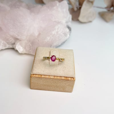 自信魅力/創造幸福-《金銀交織無燒紅寶戒指》2