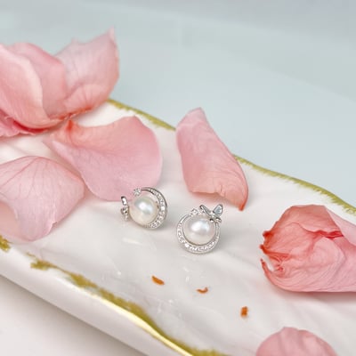 輕奢珠寶-《蝴蝶彎彎珍珠耳針》2