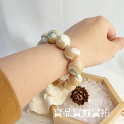 安神定心/淨化磁場-《16mm星光金絲孔雀硨磲手鍊》7