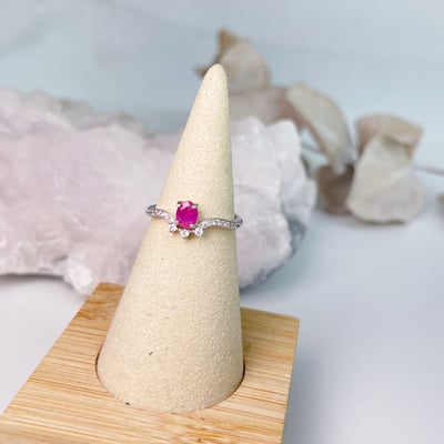 自信魅力/創造幸福-《氣質感無燒紅寶戒指》2