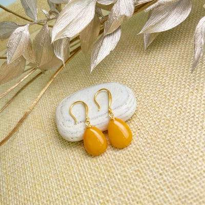 辟邪去災/招財納福-《簡約設計黃蜜蠟耳環》2