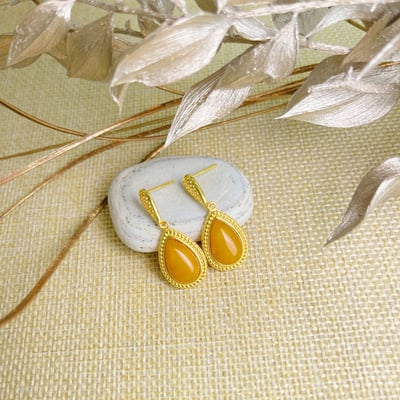 辟邪去災/招財納福-《水滴黃蜜蠟包鑲耳環》5