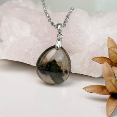 事業/財富-《內包山景綠幽靈水晶項鍊》2